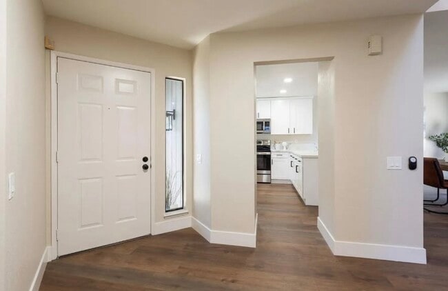 Photo - 211 River Run Cir