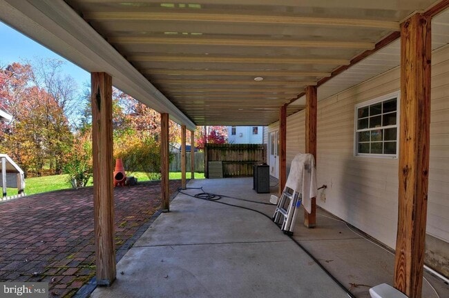 Photo - 121 Deer Hill Ct