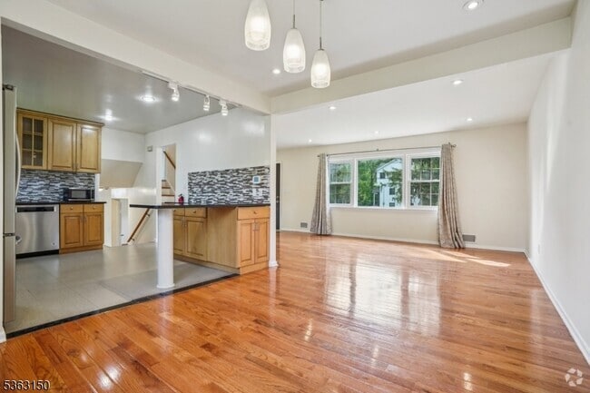 Building Photo - 20 Brookside Pl Rental