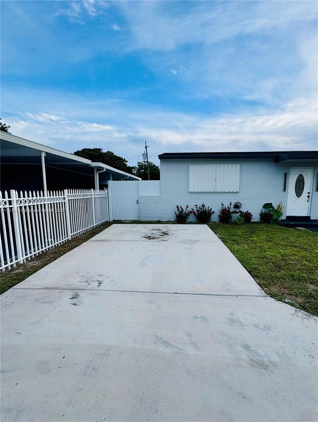 Building Photo - 3450 NW 170th St Unit 0