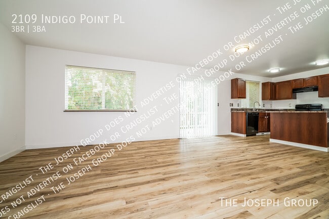 Photo - 2109 Point Pl SW