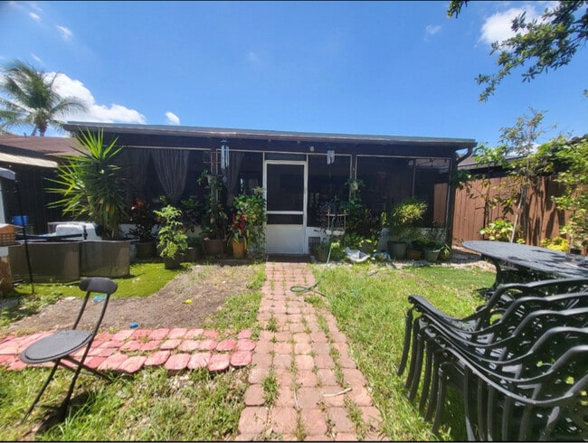 Photo - 4704 SW 136th Pl