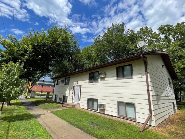 Building Photo - 1215 15th Ave N Unit 4