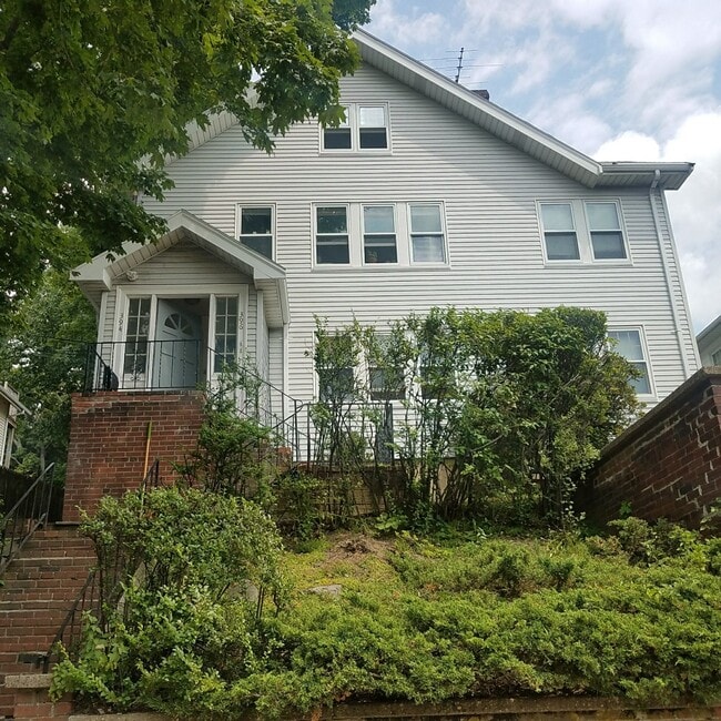 Building Photo - 396 Mount Auburn St Unit 396