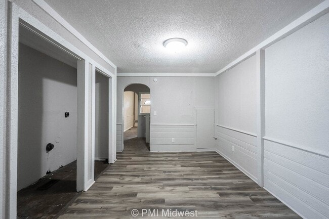 Photo - 240 N Beville Ave