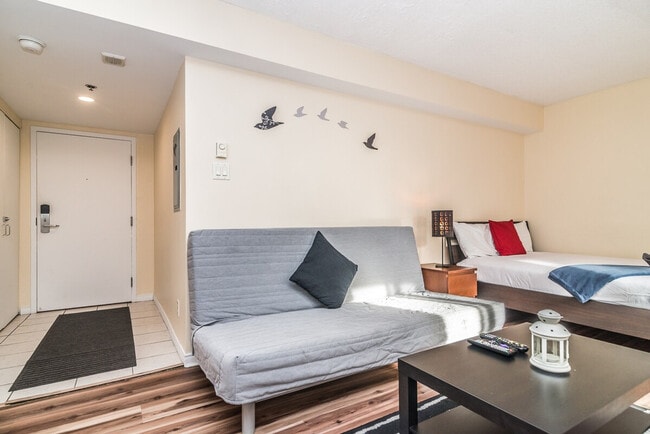 Building Photo - 1211 Rue Ste-Élisabeth