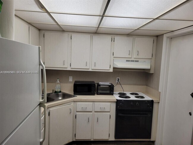 Photo - 4200 NW 3rd Ct Unidad 224
