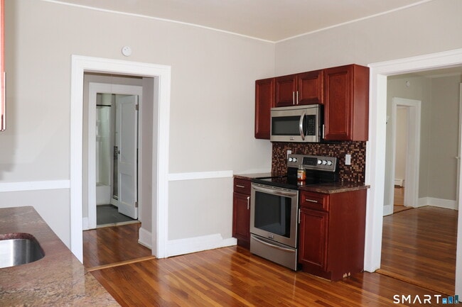 Building Photo - 152 Lyons St