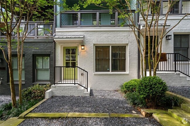 Building Photo - 758 Aerial Way Rental