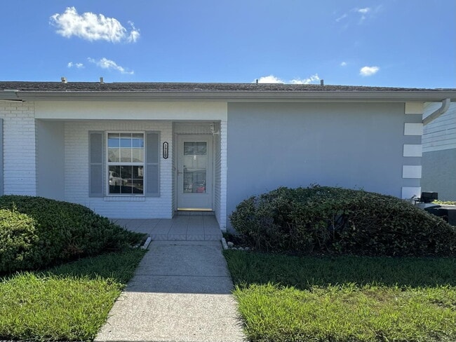 Building Photo - "Charming 2-Bed, 2-Bath Oasis in New Port ...