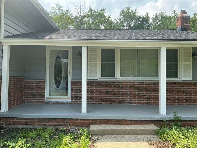 Photo - 3732 Maplecrest Rd
