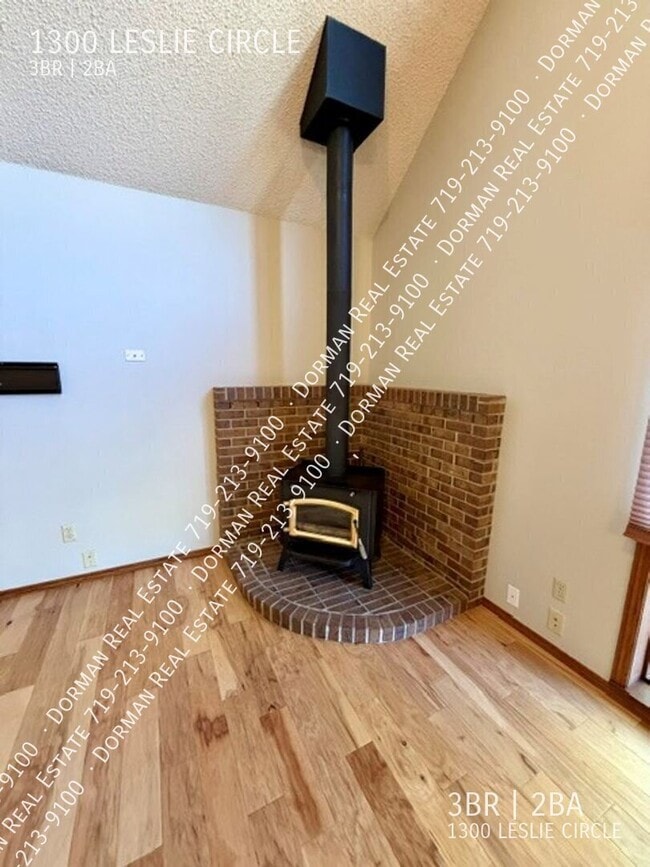 Photo - 1300 Leslie Cir