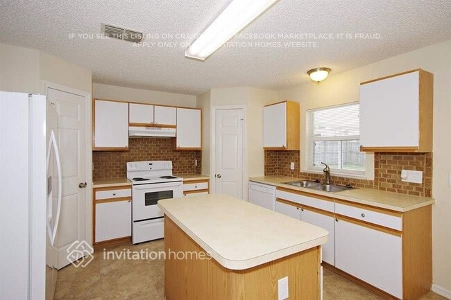 Photo - 6702 Lorain St