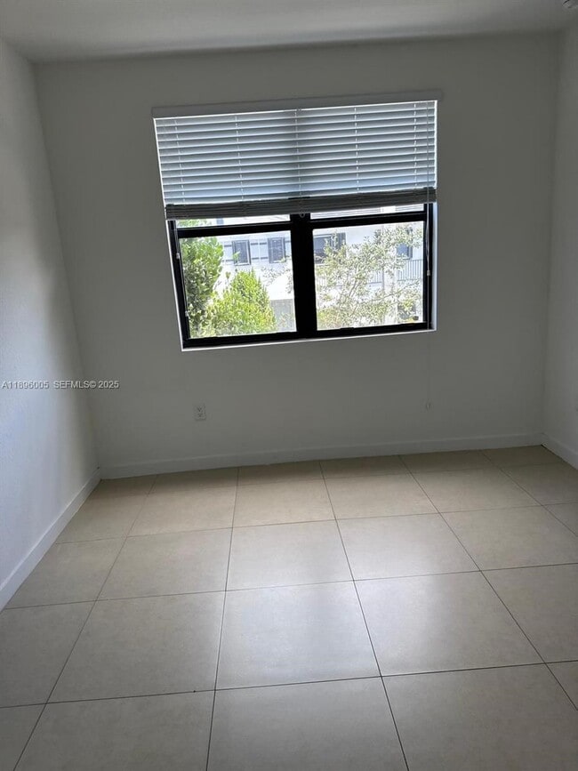 Building Photo - 13375 SW 250th St Unit 204