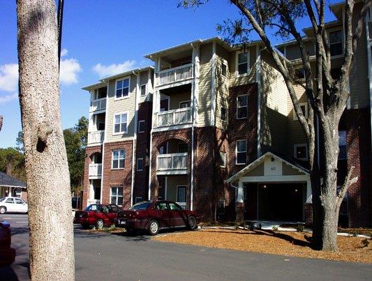 Colina de Laurel - Laurel Hill Senior Apartments