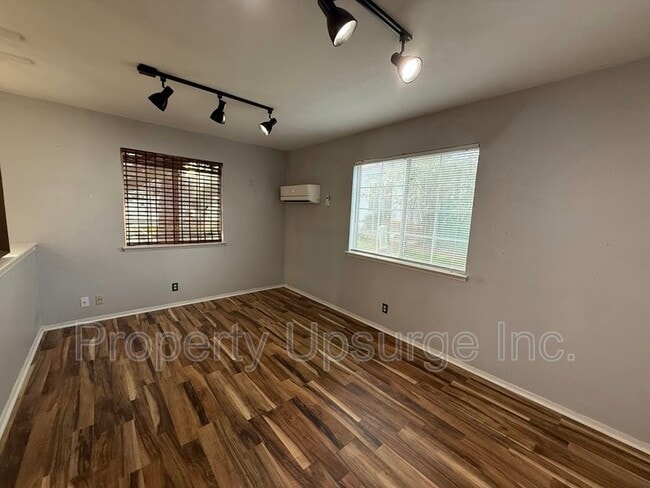 Photo - 3404 Bechelli Lane - C