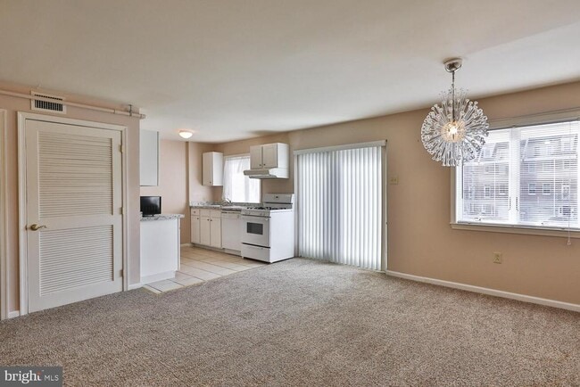 Photo - 126 League St