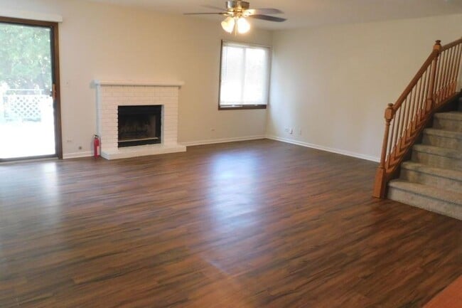Building Photo - 3 bedroom in Naperville IL 60563 Rental