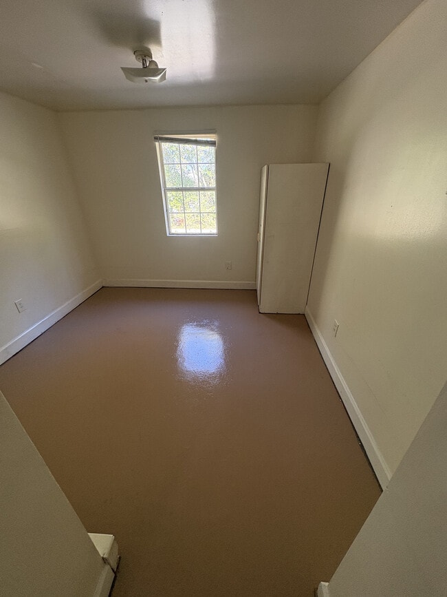 Photo - Pursley Court Apartments