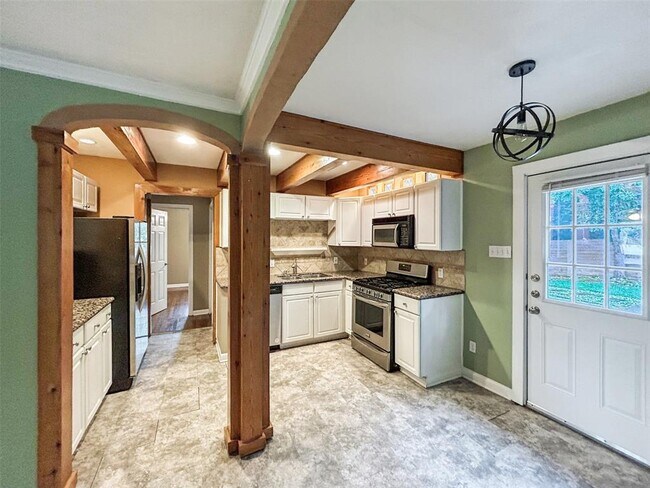 Photo - 805 Herndon Ln
