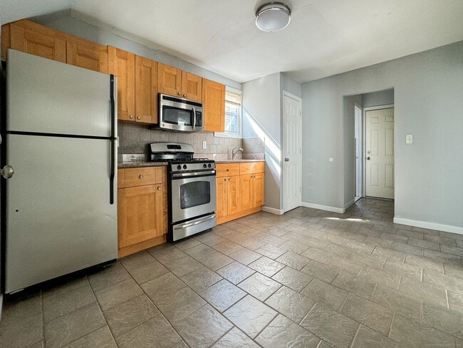 Building Photo - 741 Brewster St Unit 2nd floor Rental