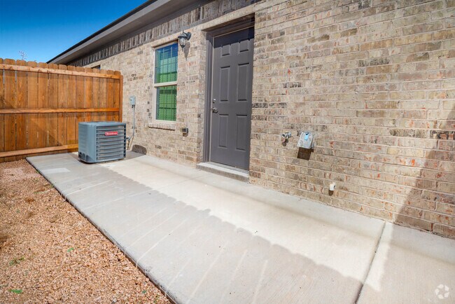 1BR, 1BA - 707SF Patio
