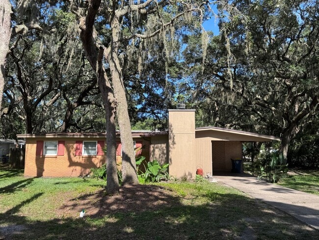 Building Photo - Island Charm on the North End – 5 Minutes to the Beach & Historic Downtown!