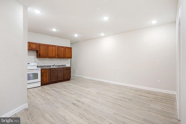 Photo - 702 E Chelten Ave