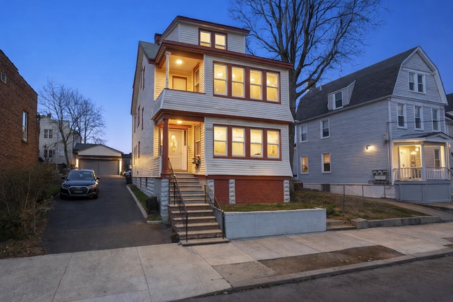 Building Photo - 195 Myrtle Ave Unit 1