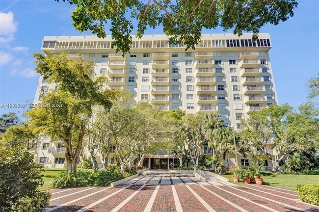 Building Photo - 11111 Biscayne Blvd Unit 7E