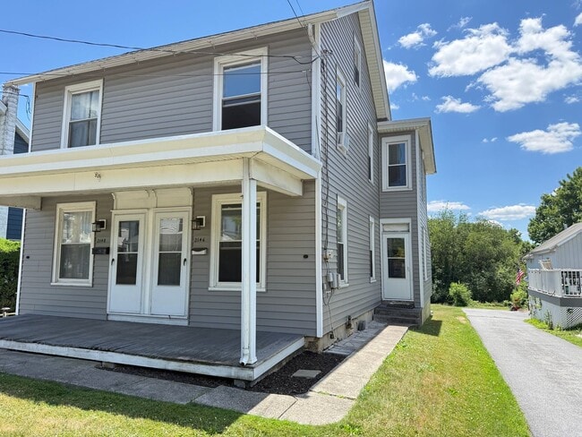 Building Photo - Modern 2 bedroom End-of-Row Townhome in Rothsville - w/ Garage & In Unit Laundry!