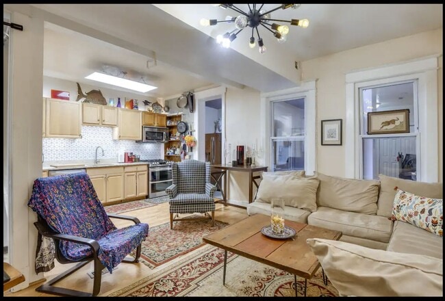 Building Photo - 821 Randolph St NW Unit 3