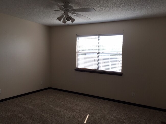 Master Bedroom - 1400 N Perkins Rd