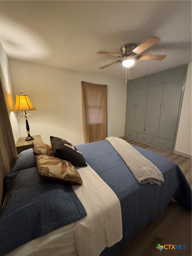 Photo - 2109 W Avenue B