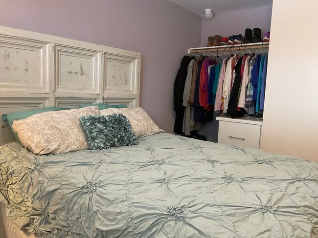 Bedroom closet, extra dresser, storage - 418 N Laguna St Unidad #B