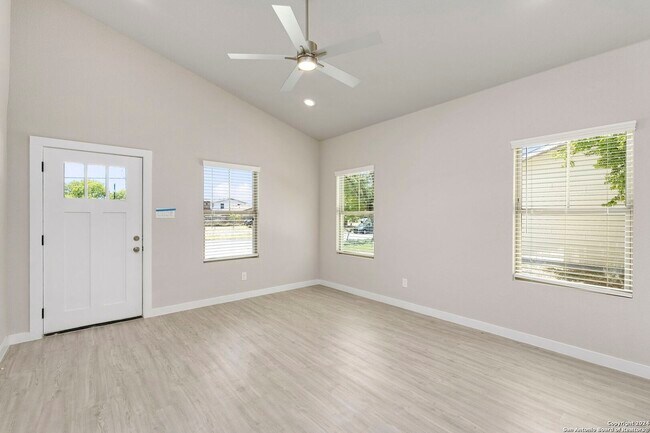 Photo - 510 Carol Crest St