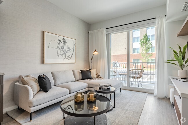 1BR, 1BA - 605SF - Living Room - Resia Willows