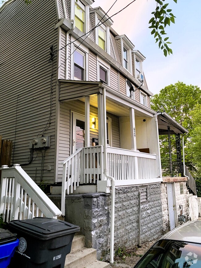 Building Photo - 629 Beech St Rental