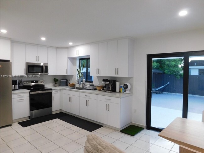 Photo - 330 NW 43rd Pl