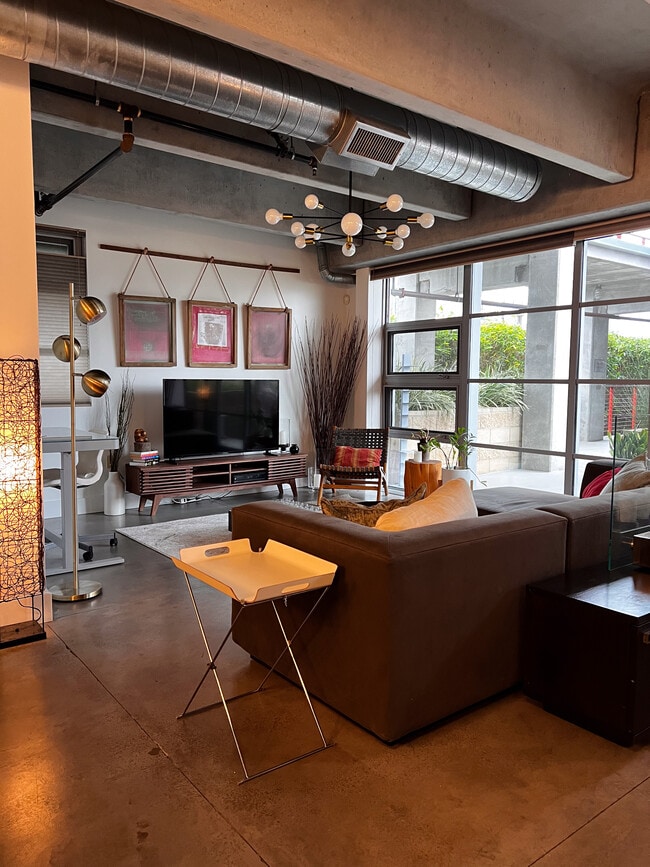 Living room - 4141 Glencoe Ave Unit 210