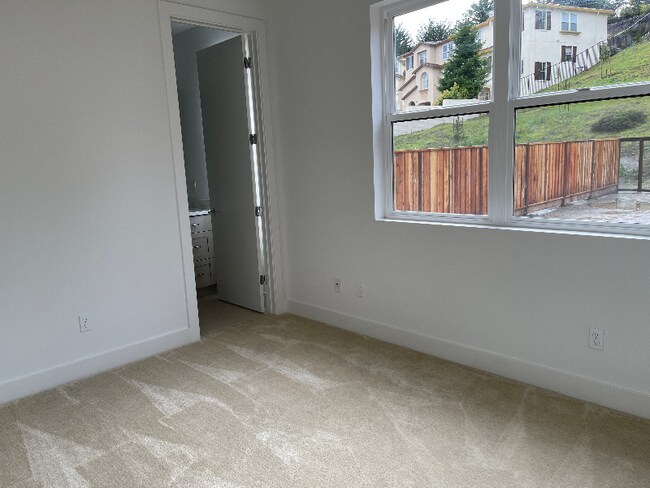 Photo - 335 Shannon Pl