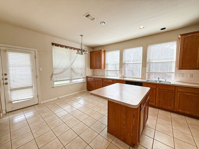 Photo - Spacious 4 bedroom home near Lake Ray Hubbard!