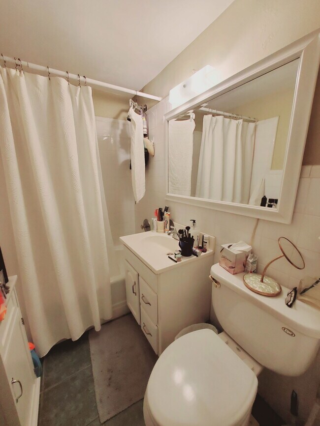 Photo - 444 Bedford St Unidad B