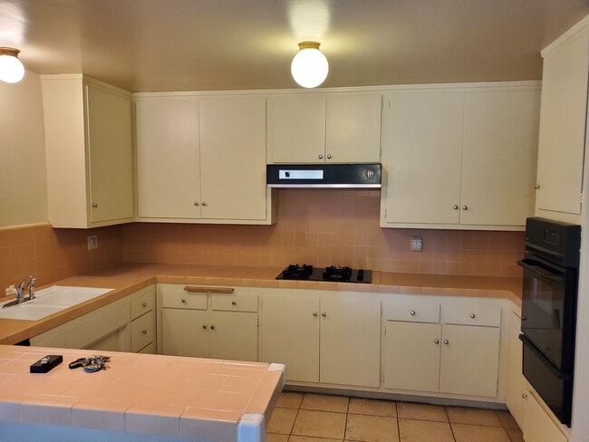 Kitchen - 7000 S La Cienega Blvd Unidad 28
