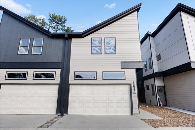 Building Photo - 13918 Bee Flower Ln