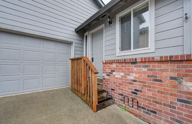 Photo - WOODLAND 3 BEDROOM, 3 BATH BEAUTY!