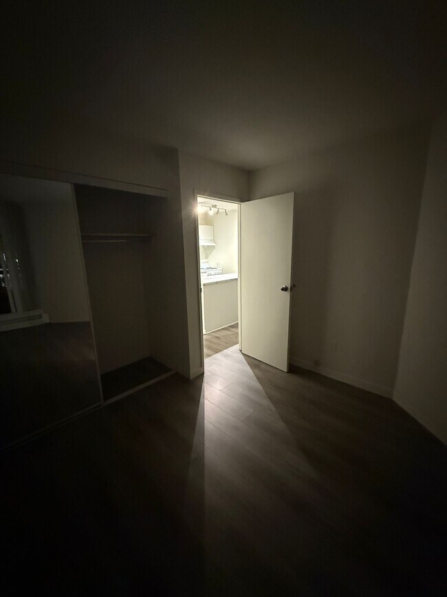 Photo - 950 Drake St