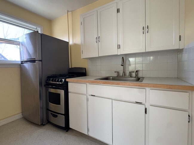 Photo - 2028 W Pacific Ave Unit 4