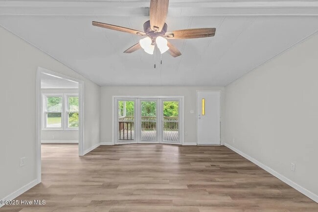 Photo - 136 Smedley Ln