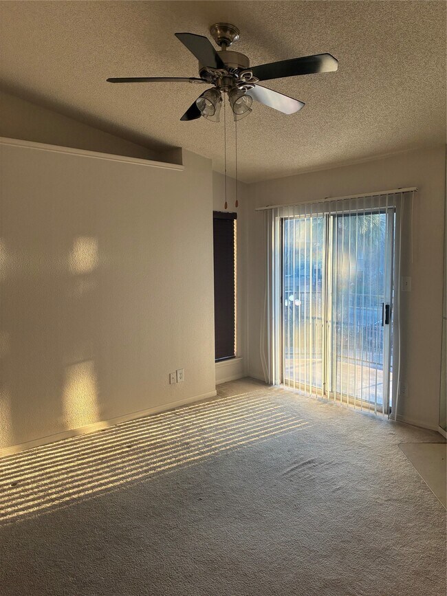 Photo - 2121 Hepburn St Unit 404